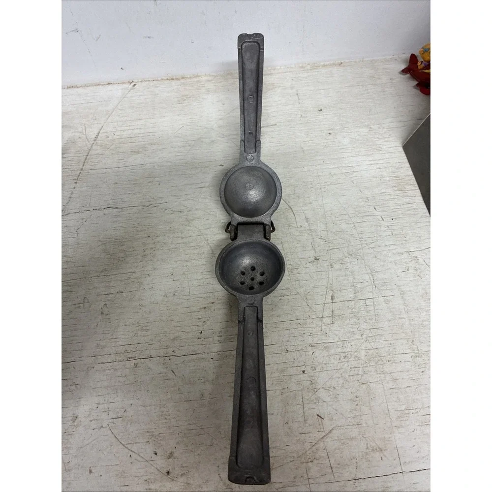 Vintage Ra Chand Citrus Hand Juicer Lime Lemon Aluminum Heavy Duty Manual Press